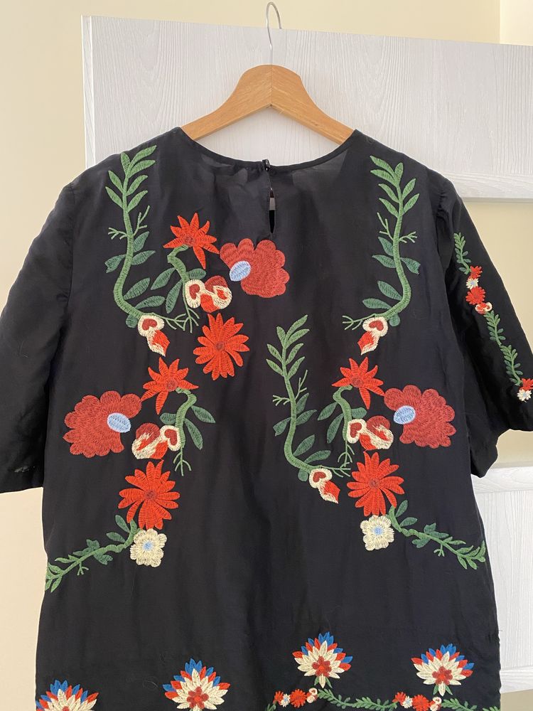 Рокля Zara women с красиви цветни шевици