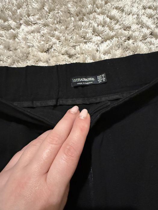 Pantaloni largi Stradivarius