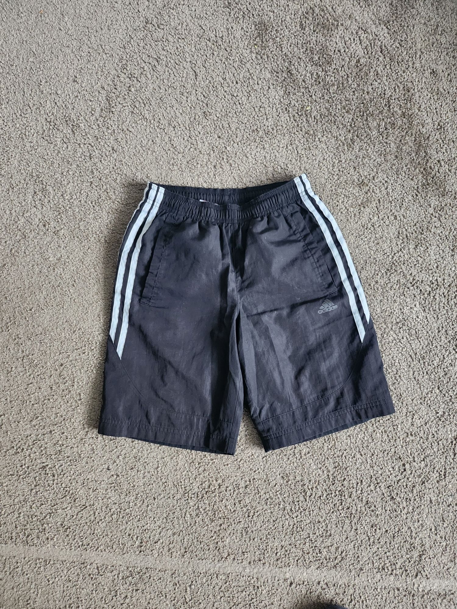Продавам спортни екипи Nike , Adidas