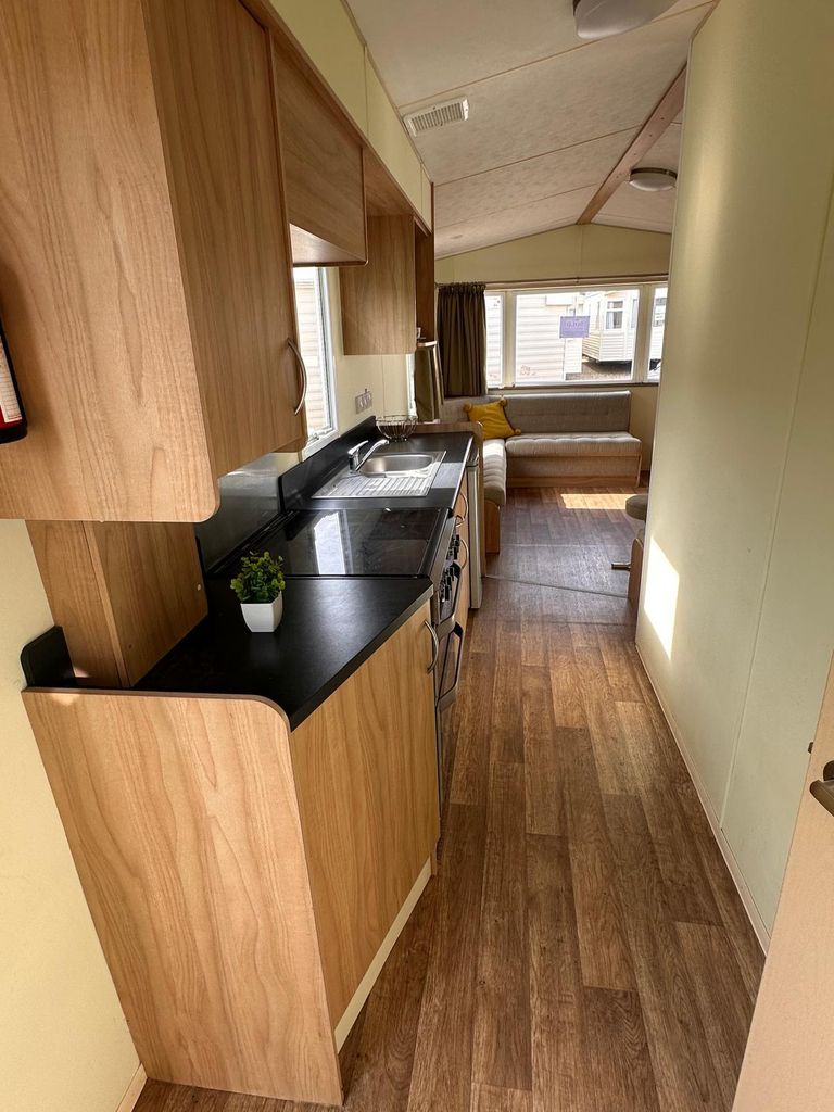 Продава се Къща в Бургас, Център - 37 кв.м за 618 €/кв.м - Снимка #3