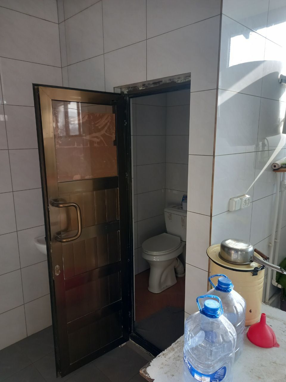 Здание продаётся