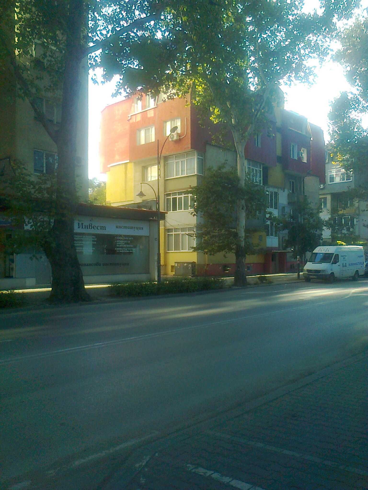 Тристаен  в  центъра