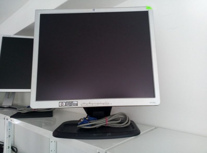 Monitor 19" HP L1940T, DVI + VGA, Hub USB