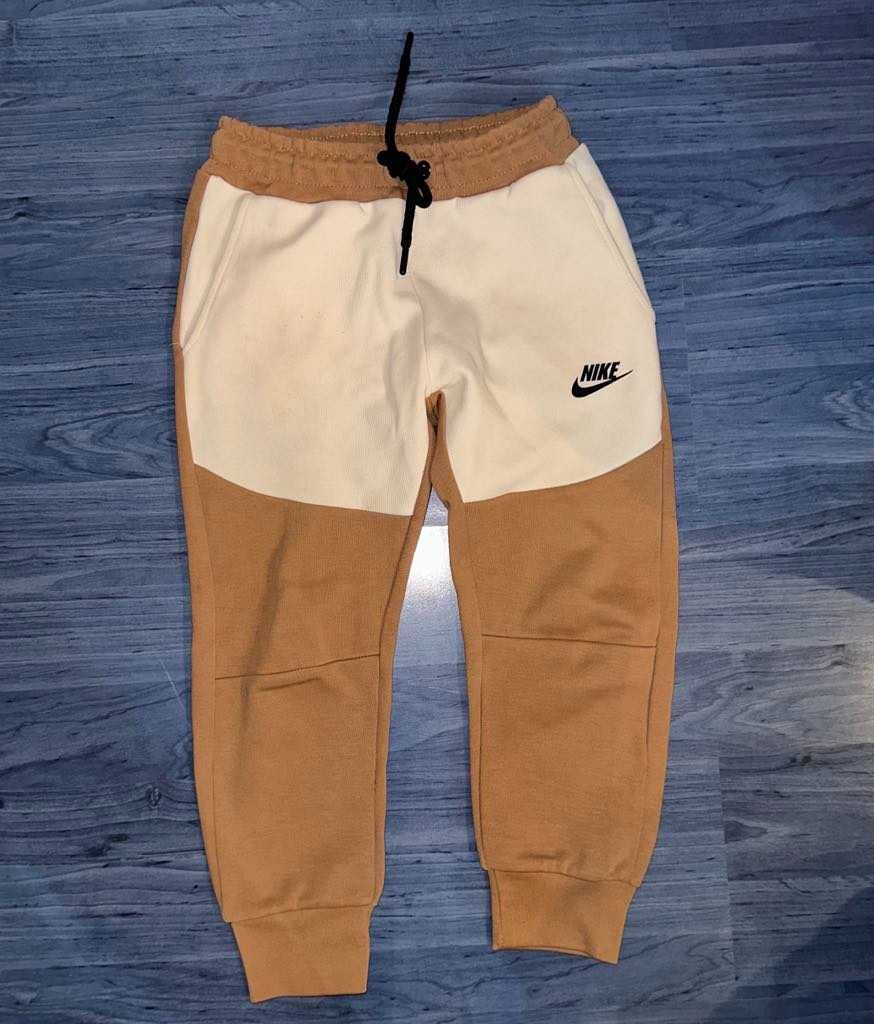 Nike tech fleece размер 140