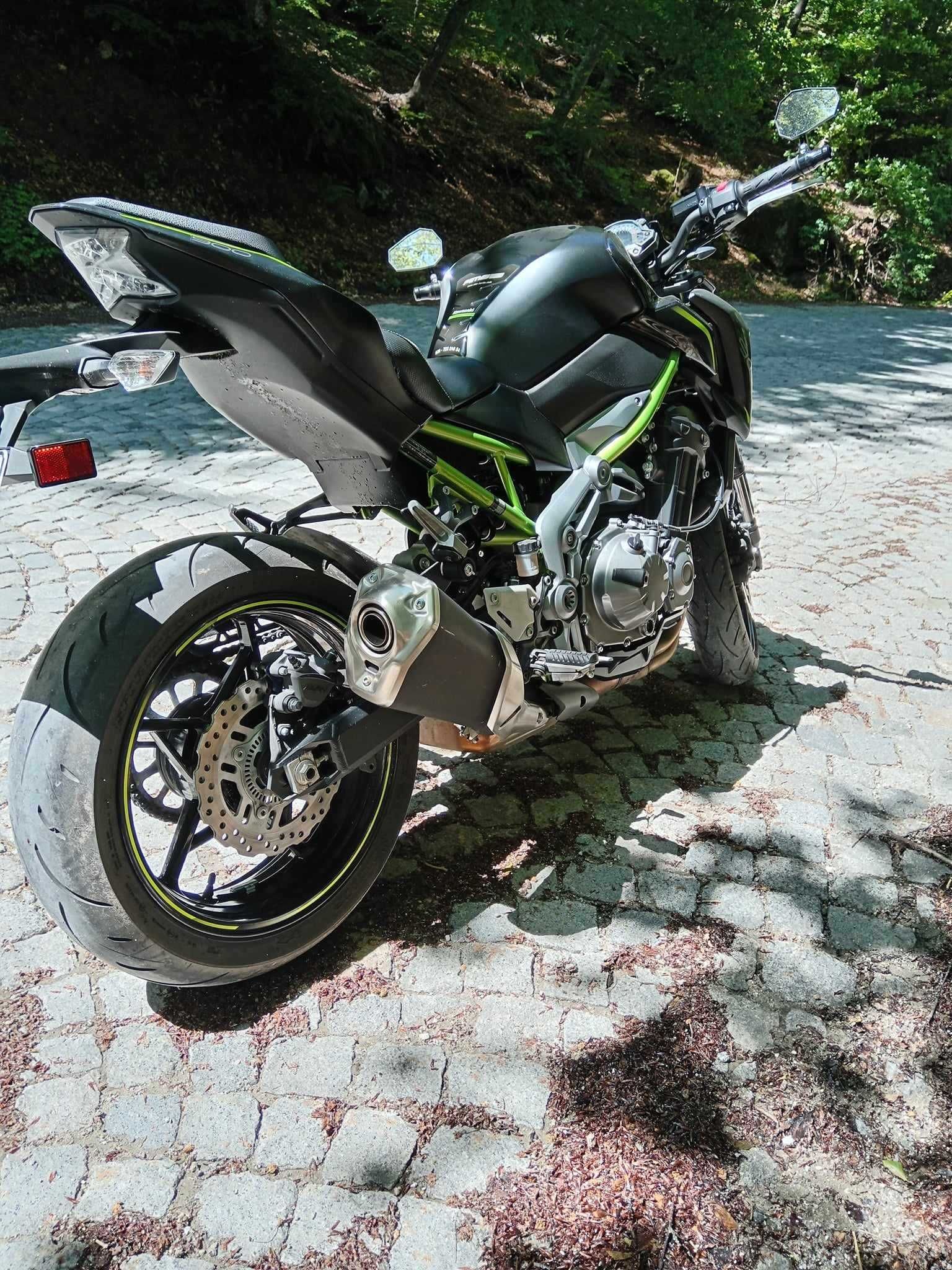 Мотоциклет Kawasaki Z900