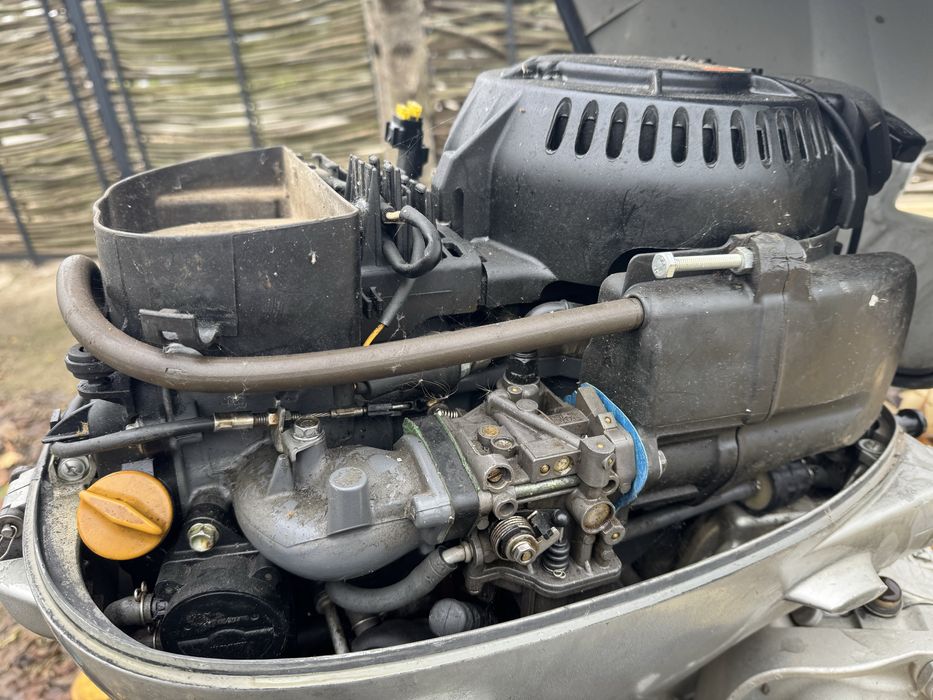 Barca cu motor si peridoc