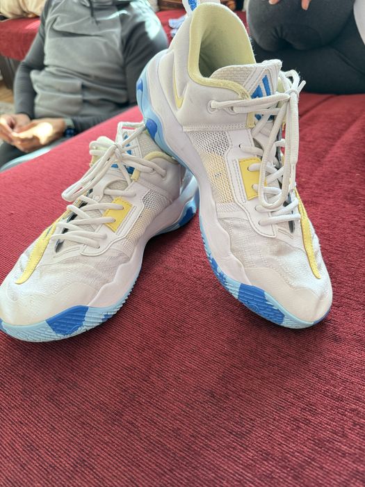 Nike баскеднолни обувки