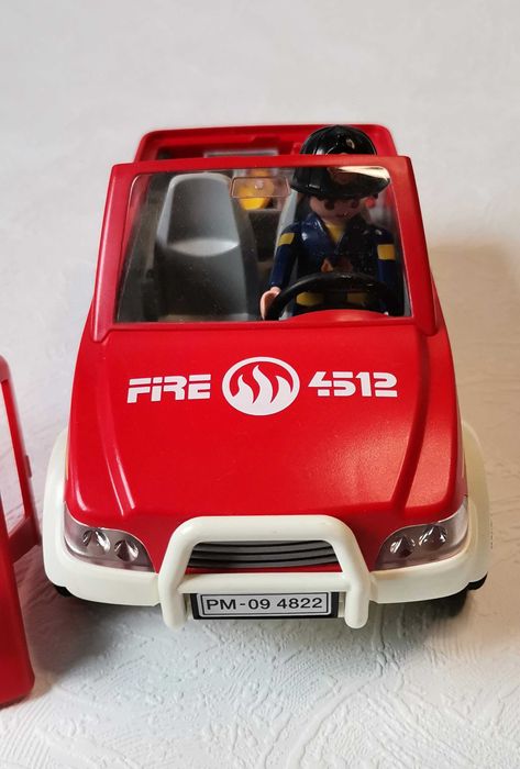 Playmobil 4822 Masina sef pompieri Fire Chief and Car