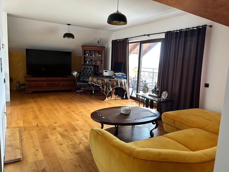 Apartament 4 camere mansarda