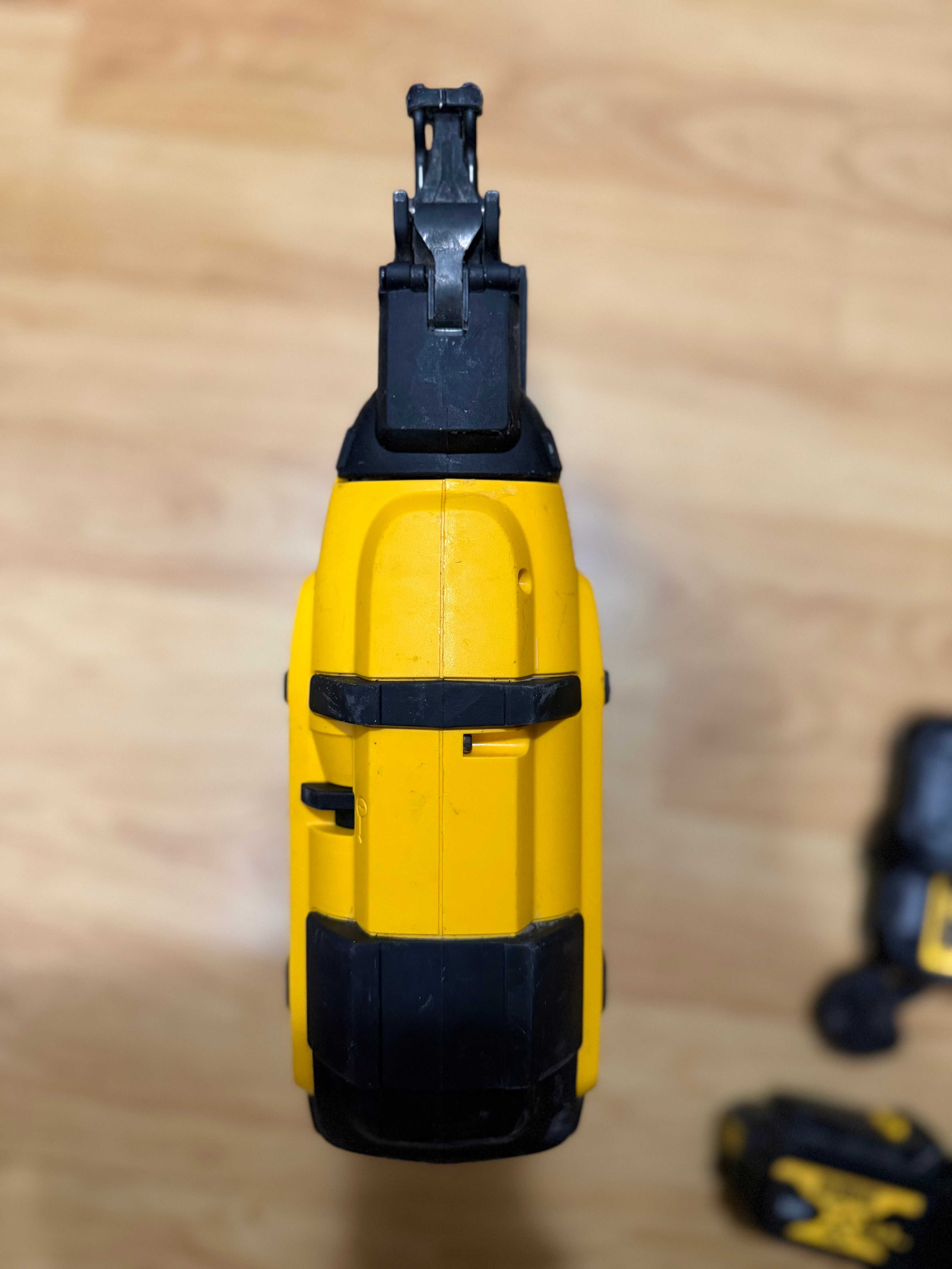 Dewalt DCN660 Такер
