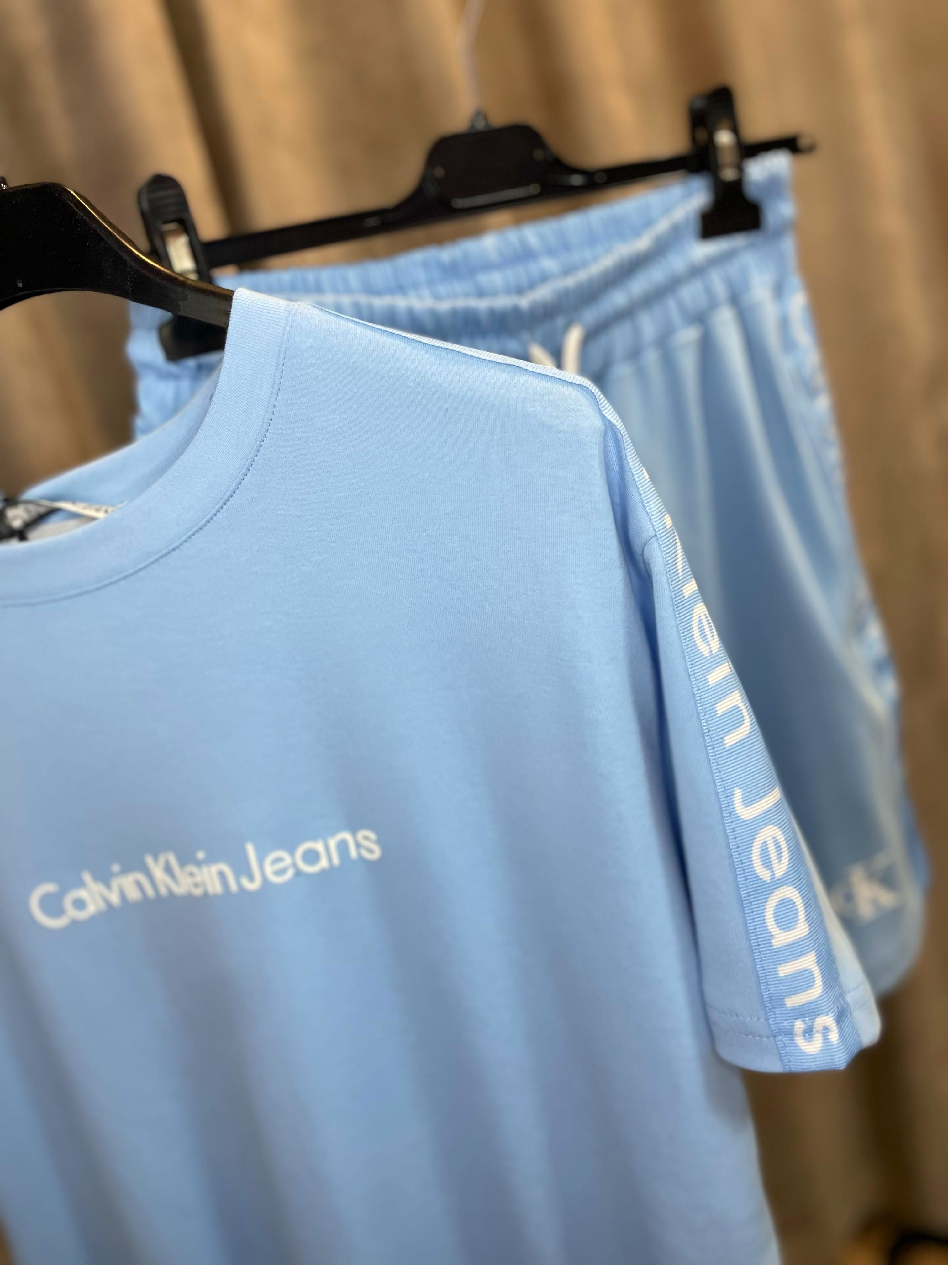 Дамски екип Calvin Klein къси панталони + тениска