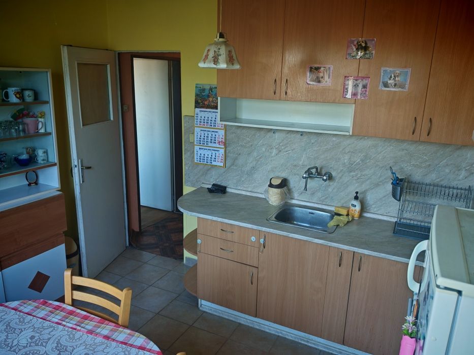 Продава двустаен апартамент в кв Дружба 1