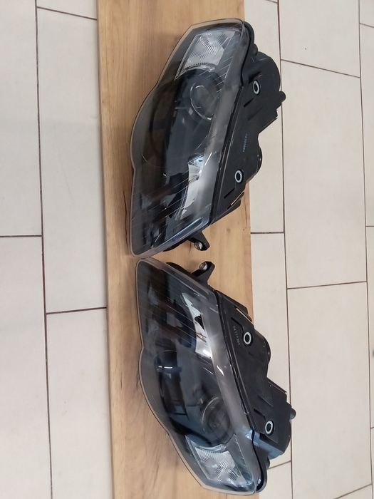 Faruri,Becuri H7/H7 VW Passat B6 2005-2010 stanga,dreapta Fundal negru