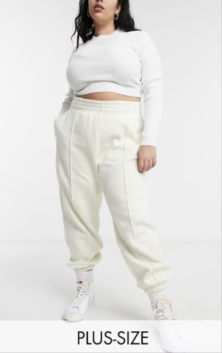 Джоггеры Nike.