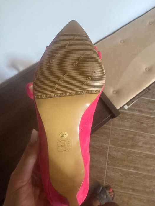 Pantofi roz piele întoarsă