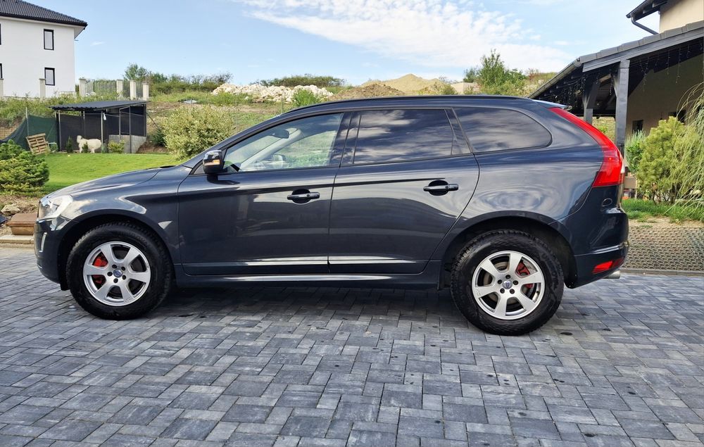 Volvo XC 60 2017
LICHIDARE STOC 11550 euro 
Motorizare: 2.0 Diesel, 1