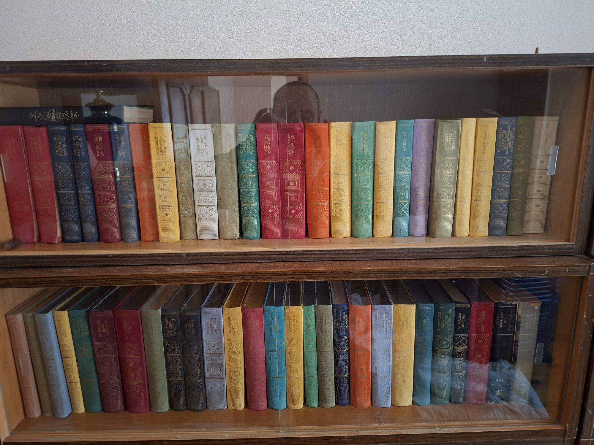 Продаются серии книг