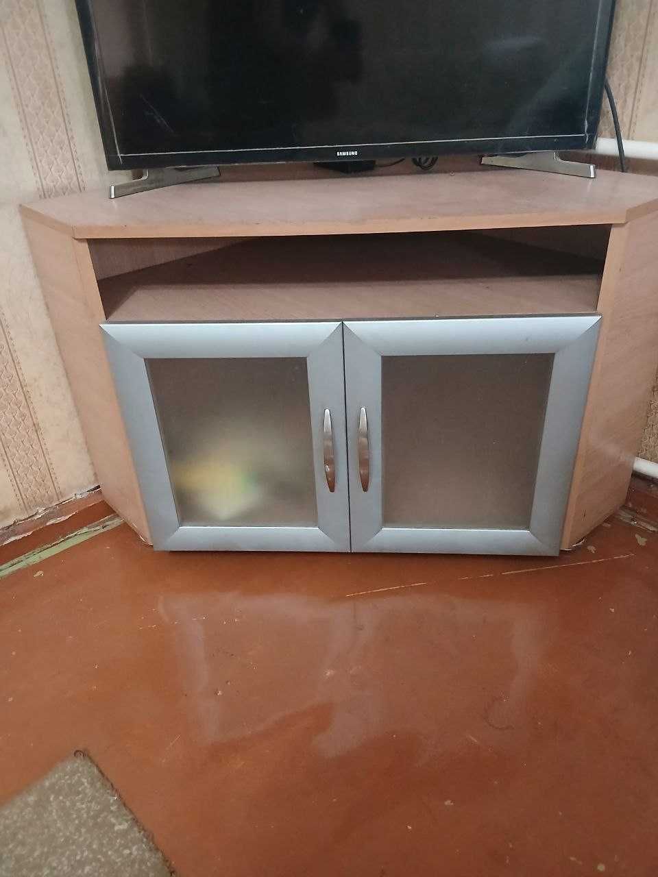 Шкаф, тумбы зеркало