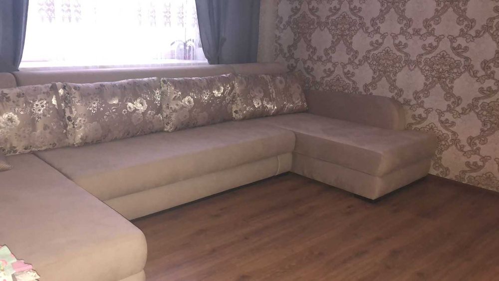 Диван для гостинной 5 метров.