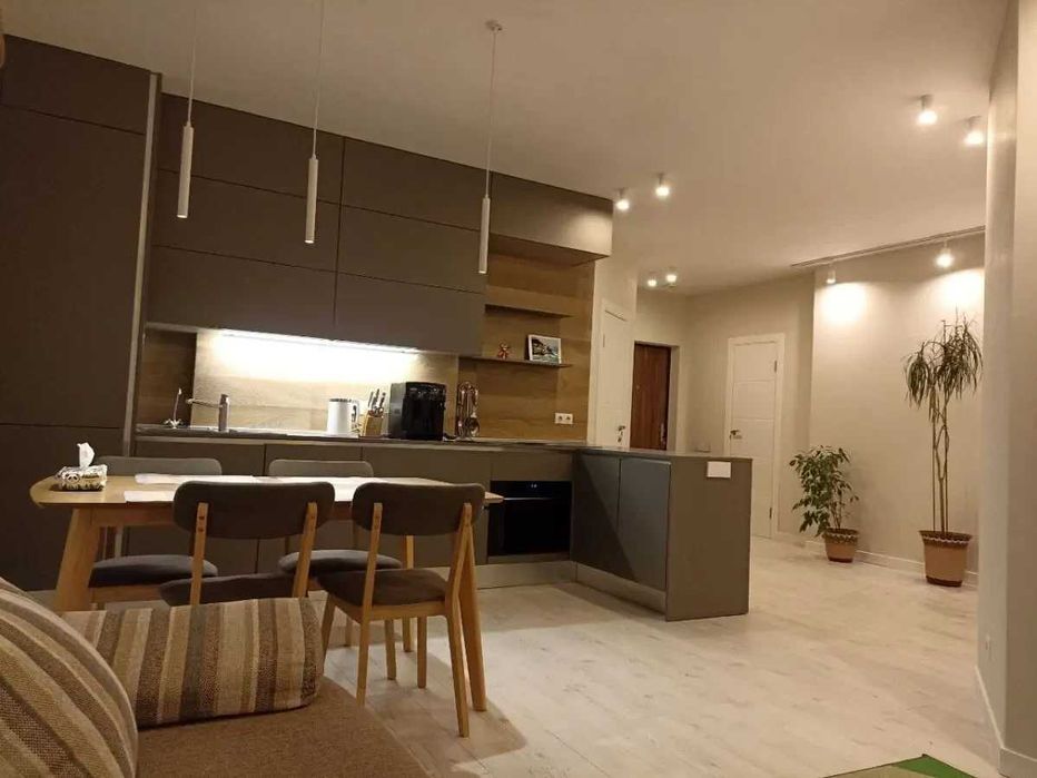 Тристаен имот в кв.Разсадника