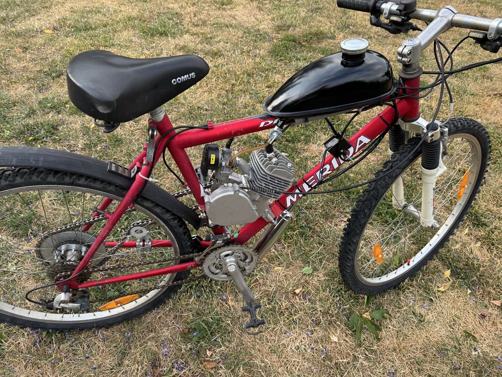 Bicicleta cu motor pe benzină 80 cm3 - consum redus