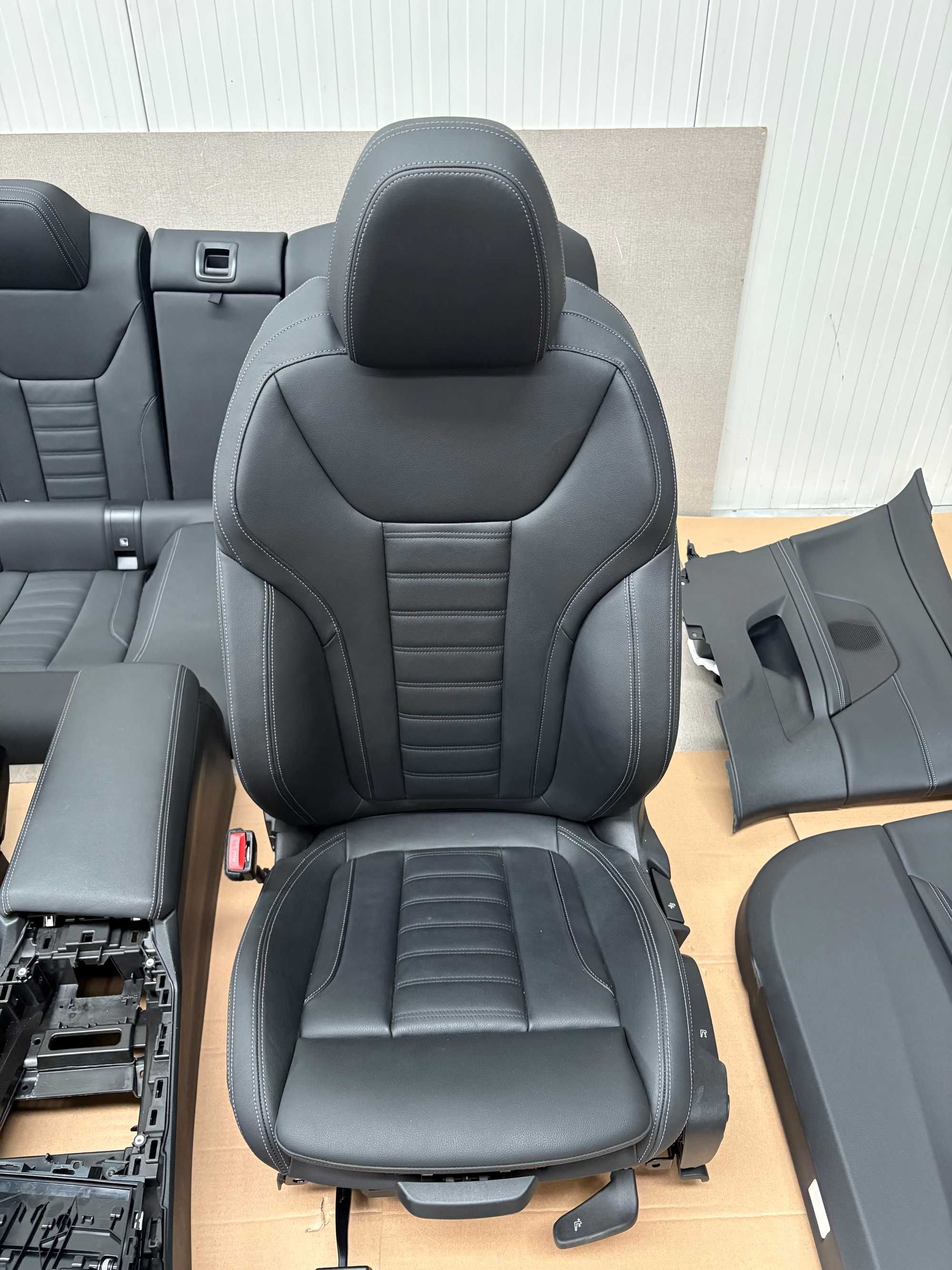 Салон БМВ Г22 BMW G22