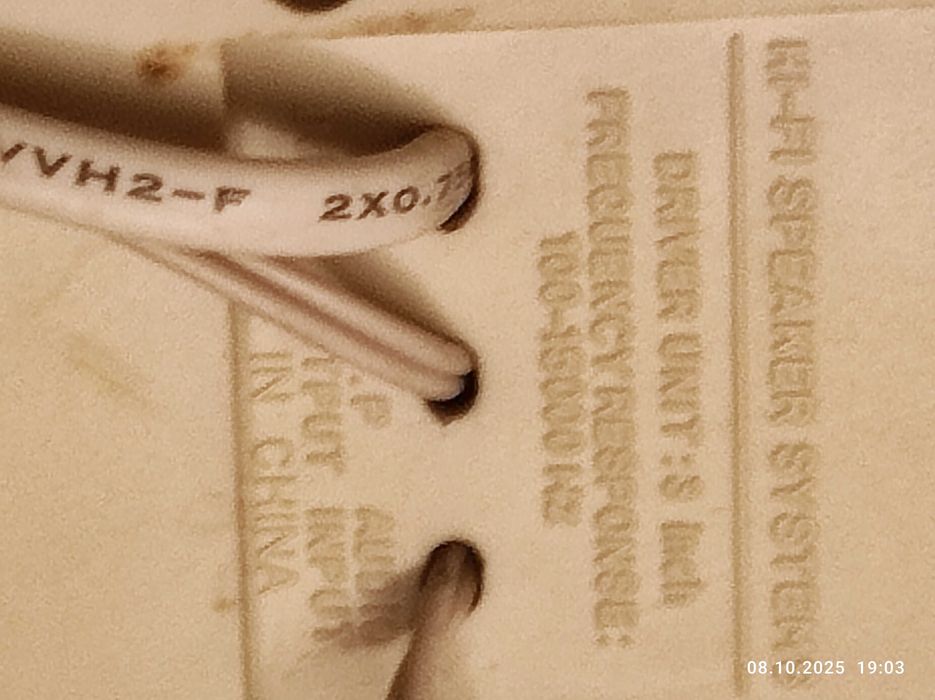 Малки тонколони с микрофон