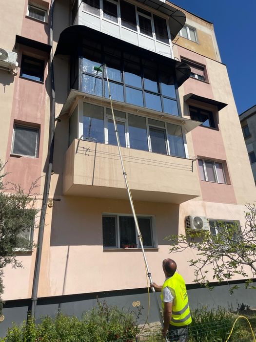 Curătirea fațadelor exterioare de birouri , case,  hale cu apa osmozat