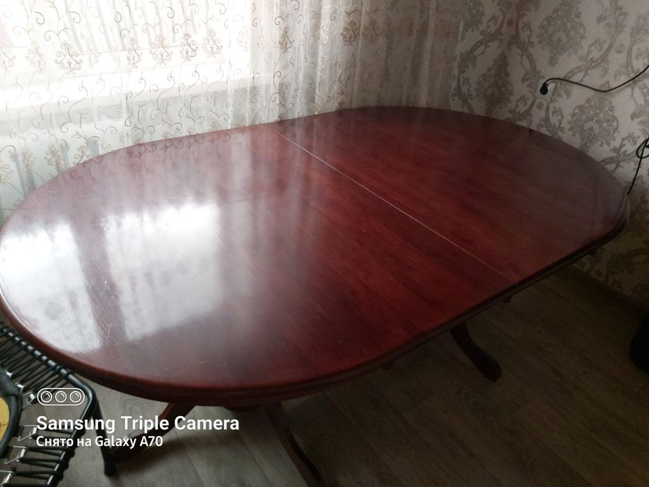 Продам стол малайзия в отличном состоянии