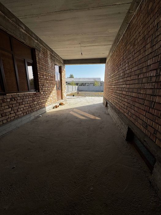 Срочна прадаю не достроенный земецный участок