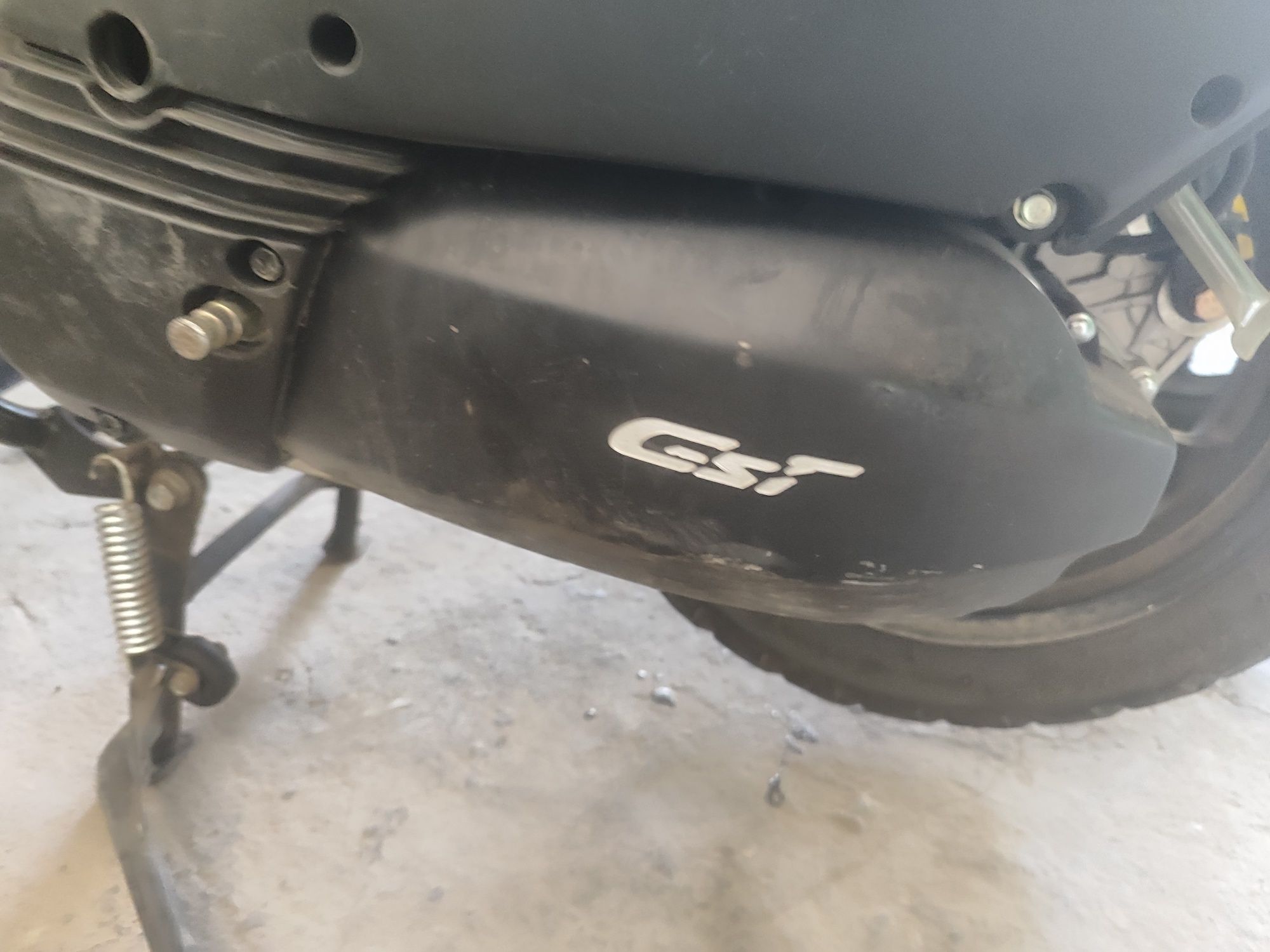 Tank gst skuter 2024