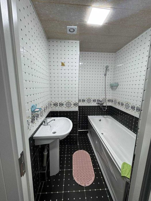 Сдается 3х комнатная квартира на 6 этаже в районе крытый рынок