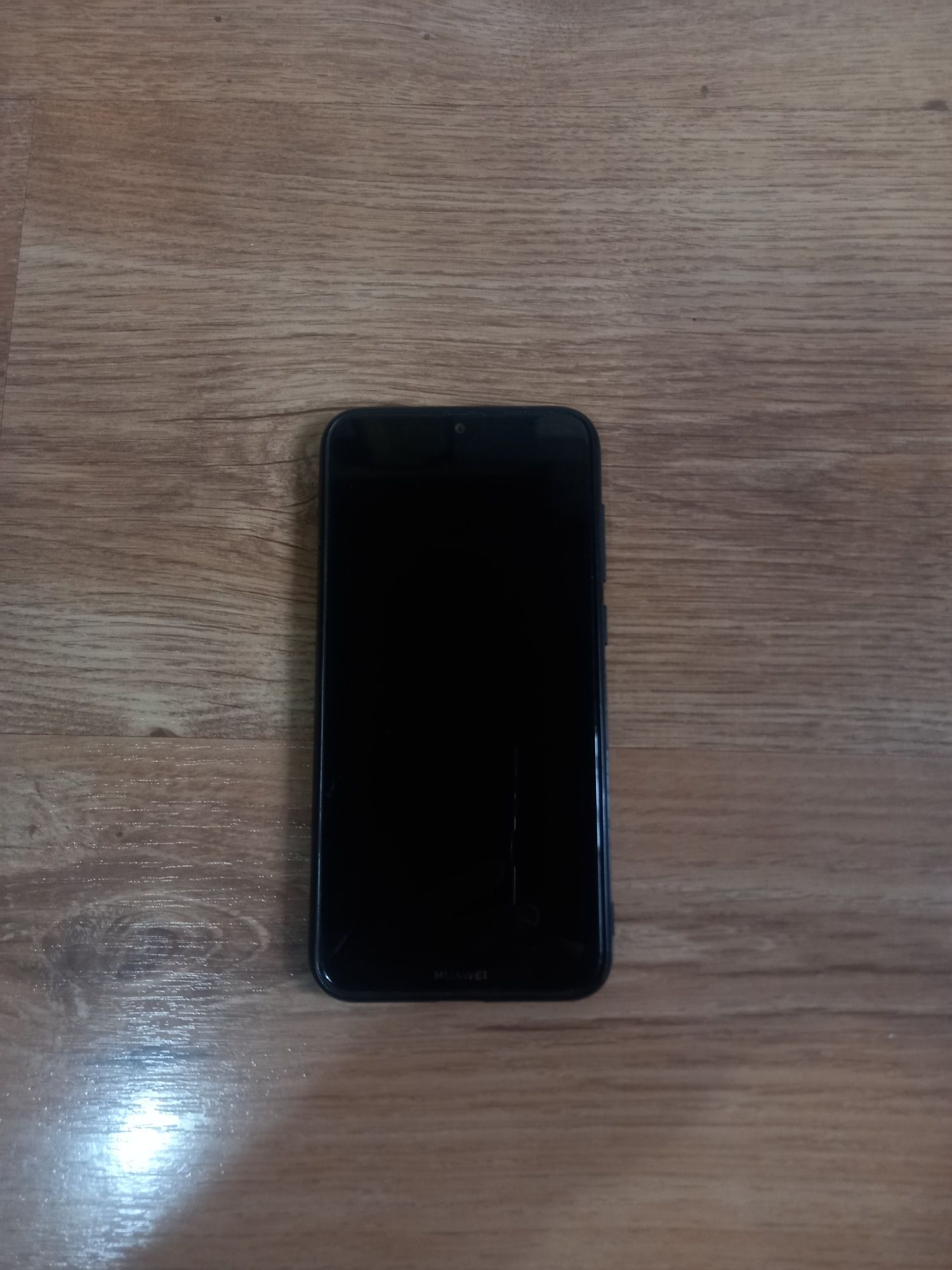 Телефон Huawei Y7