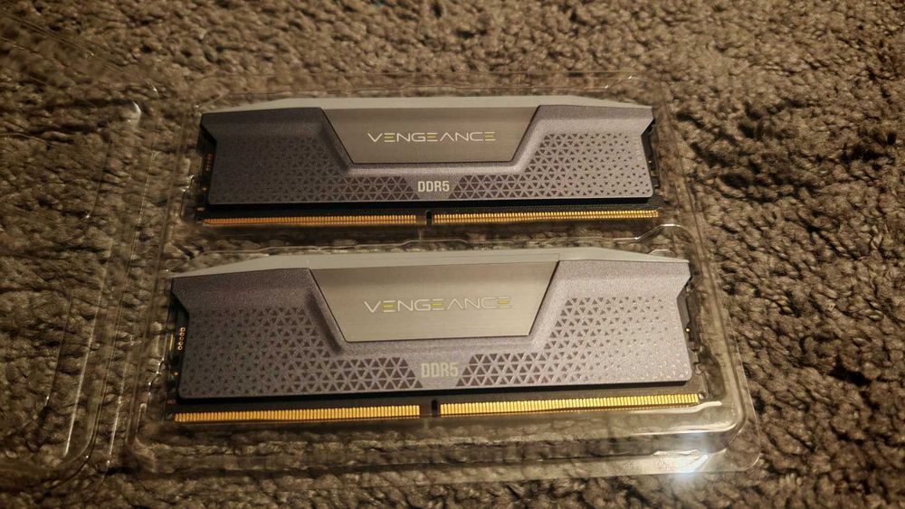 Рам памет Corsair Vengeance Rgb Ddr5, 32Gb (2X16Gb) 6000Mhz