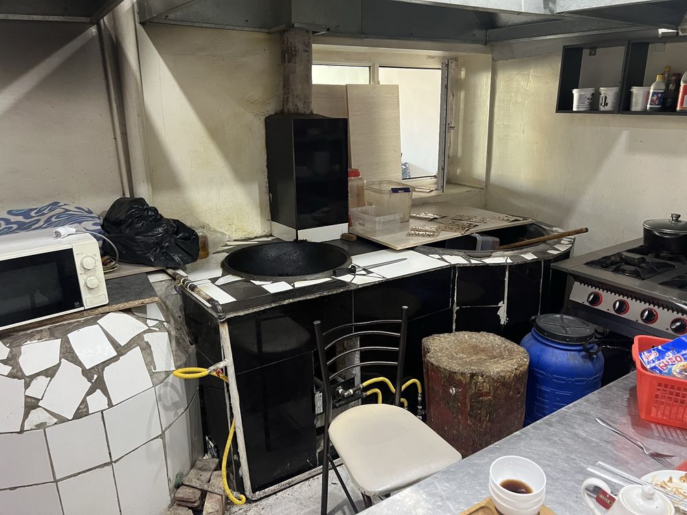 Kafe arendaga beriladi kuniga osh shashlik yaxshi ketadi
