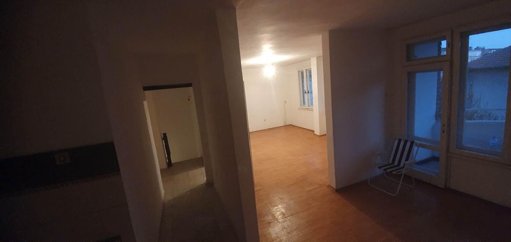 Дава се под наем Тристаен апартамент в Бургас, Център - 115 кв.м за 331.5 € - Снимка #3