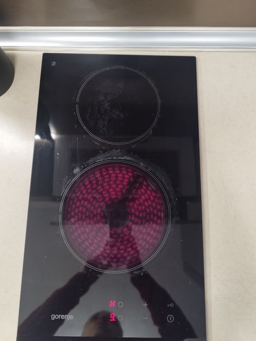 Керамичен плот (готварска печка)