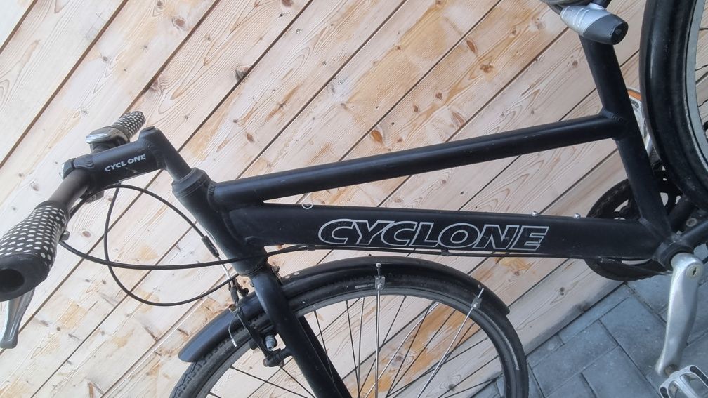 Bicicleta CYCLONE, schimbator Shimano in butuc, stare buna