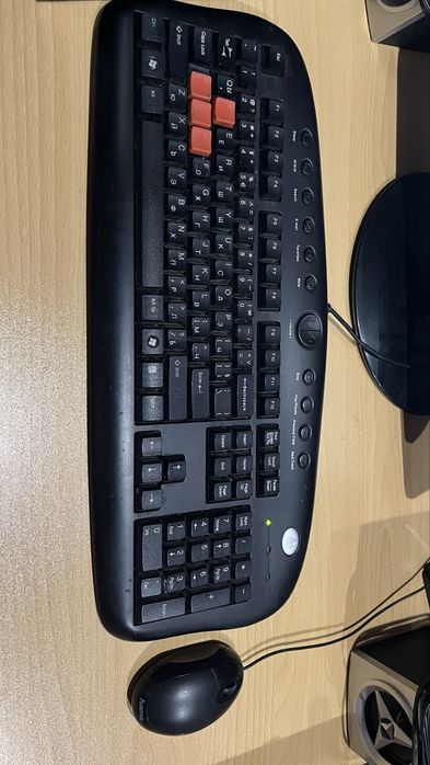 Kомпютър Dell монитор,клавиатура,мишка