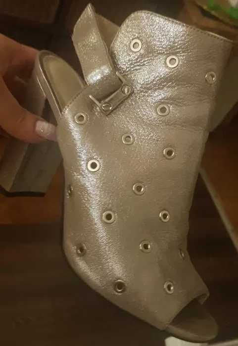 Pantofi din piele decupati, culoare gri-argintiu, marime 38