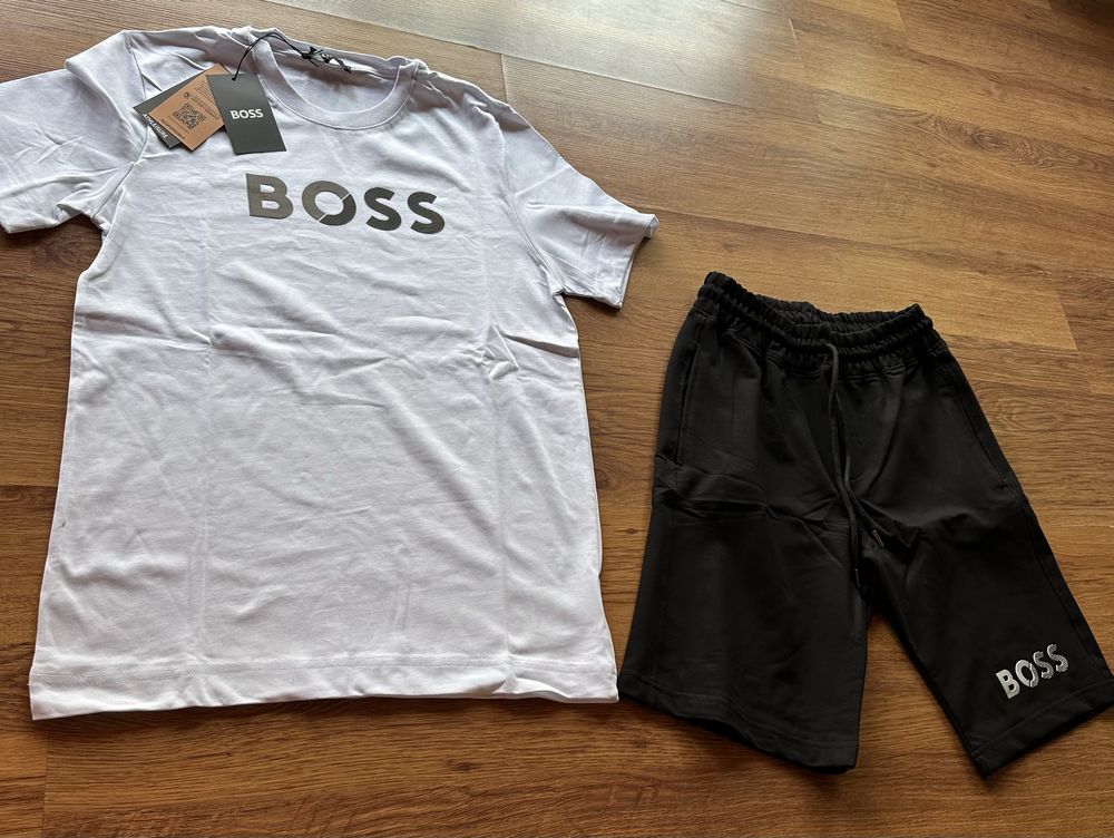 Мъжки,памучен,къс екип Hugo BOSS с бяла тениска,гумирано лого