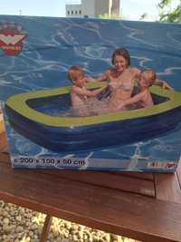 Надуваем басейн за деца
