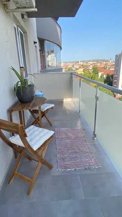 Vand apartament central Luceafarul cu vedere spre centru -gradina zoo