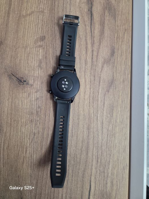 Huawei Watch GT 2 in stare buna, utilizat, prezinta urme de folosire.