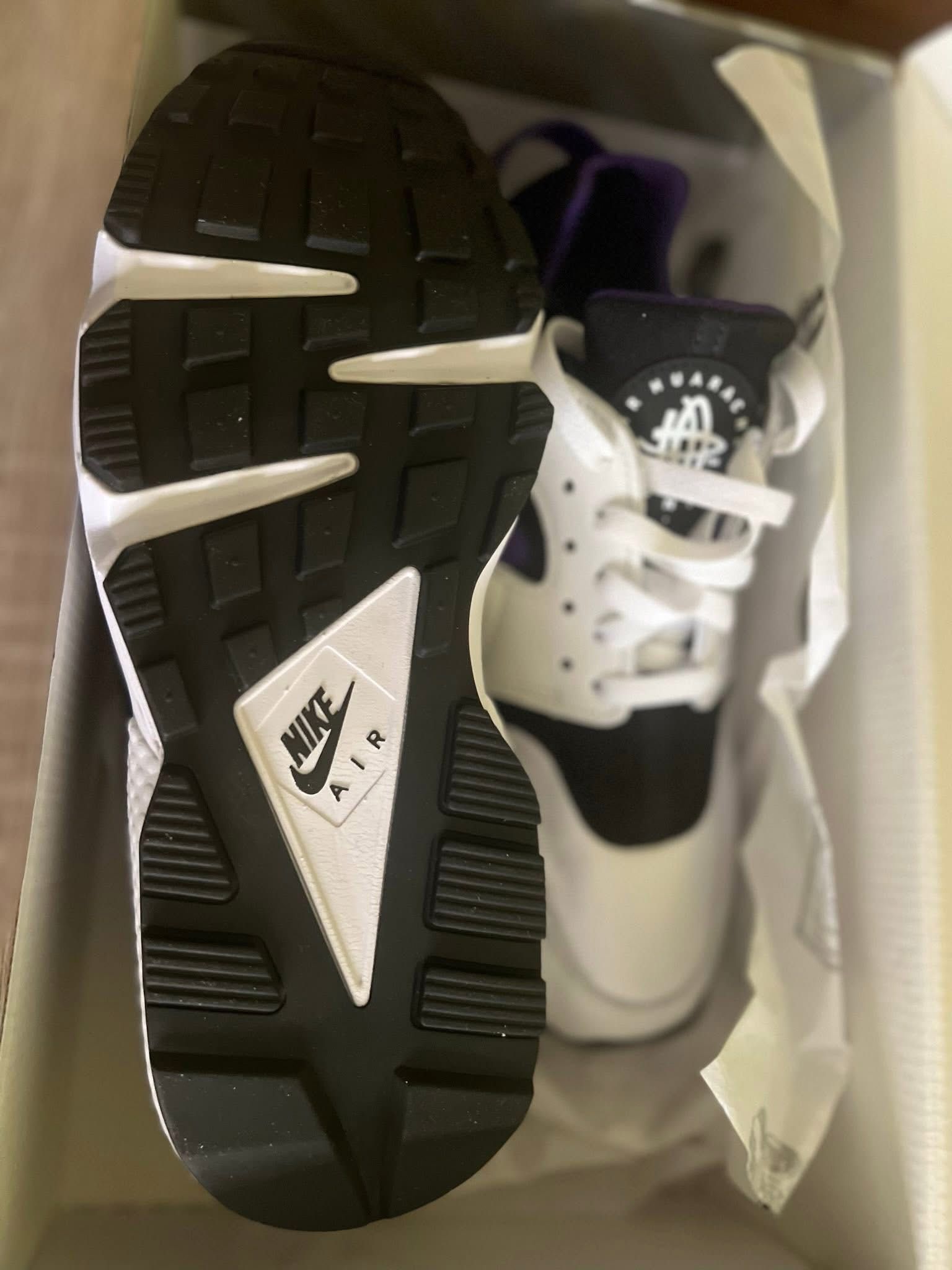Nike Air Huarache, чисто нови и неизползвани, размер 40.5