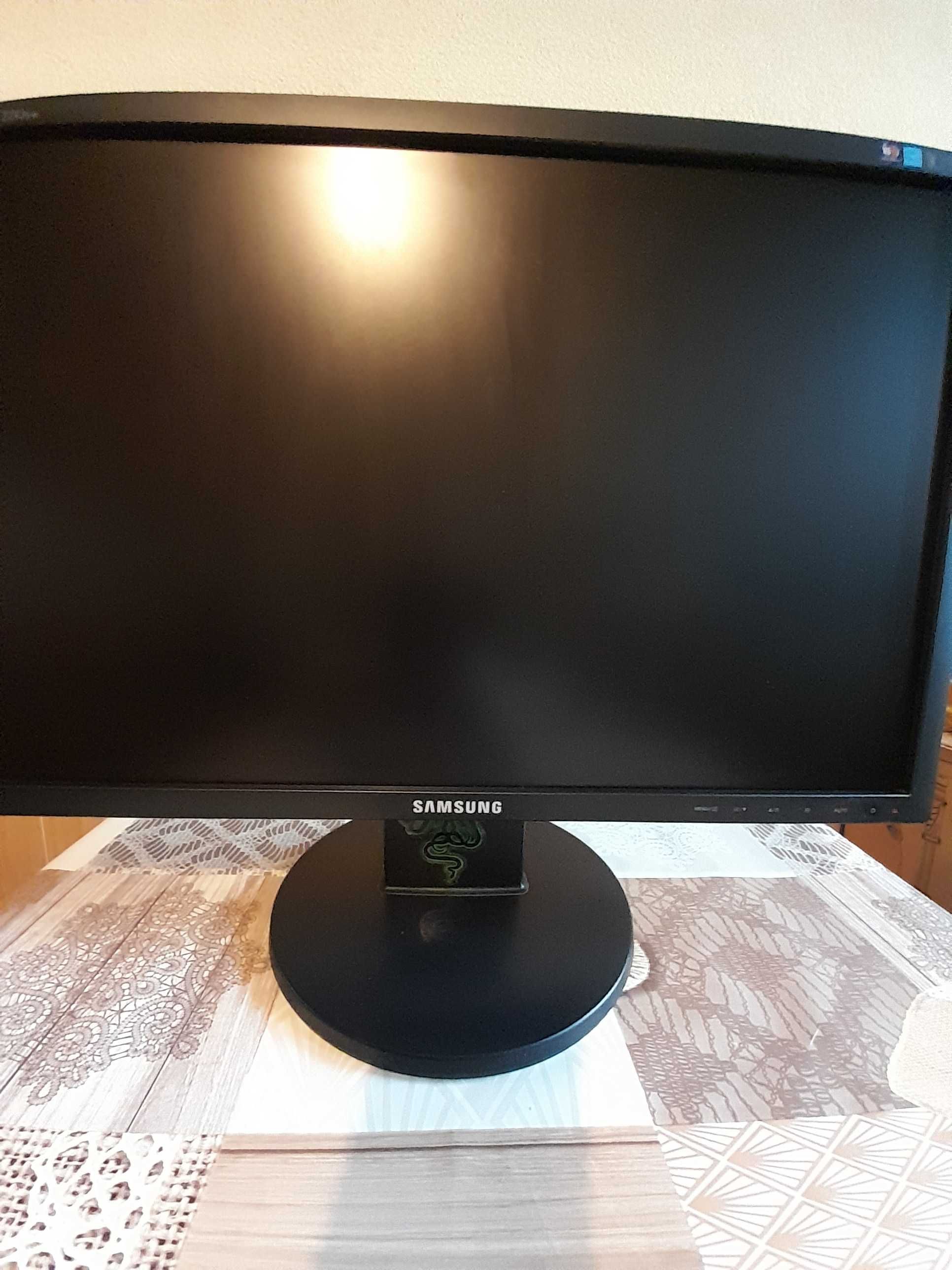 Монитор--SAMSUNG SyncMaster 2243nw