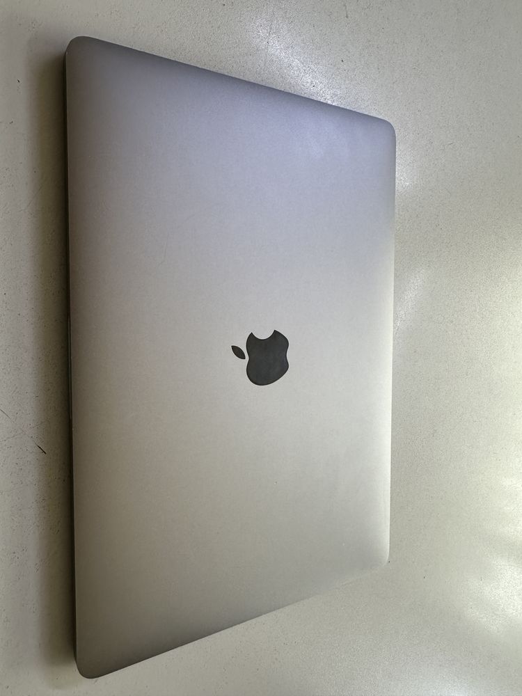 MacBook Pro 2018 13-inch Core i5 8/256