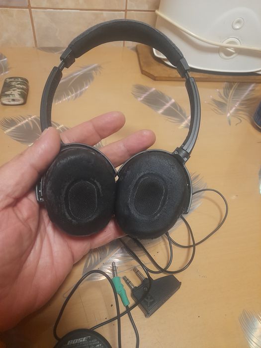 Vind caști cu fir bose