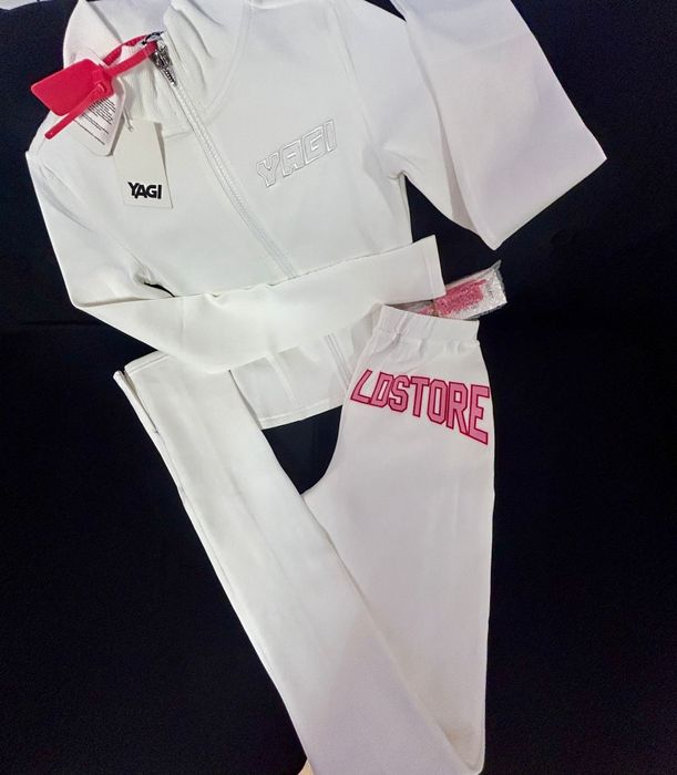 Trening-YAGI vol 3- original 

-Preț 650 Ron 
-Mărimea XS-S

-Treningu