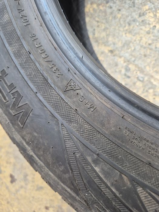 Vând cauciucuri 235/55/18 M+S //Nokian// 2 buc